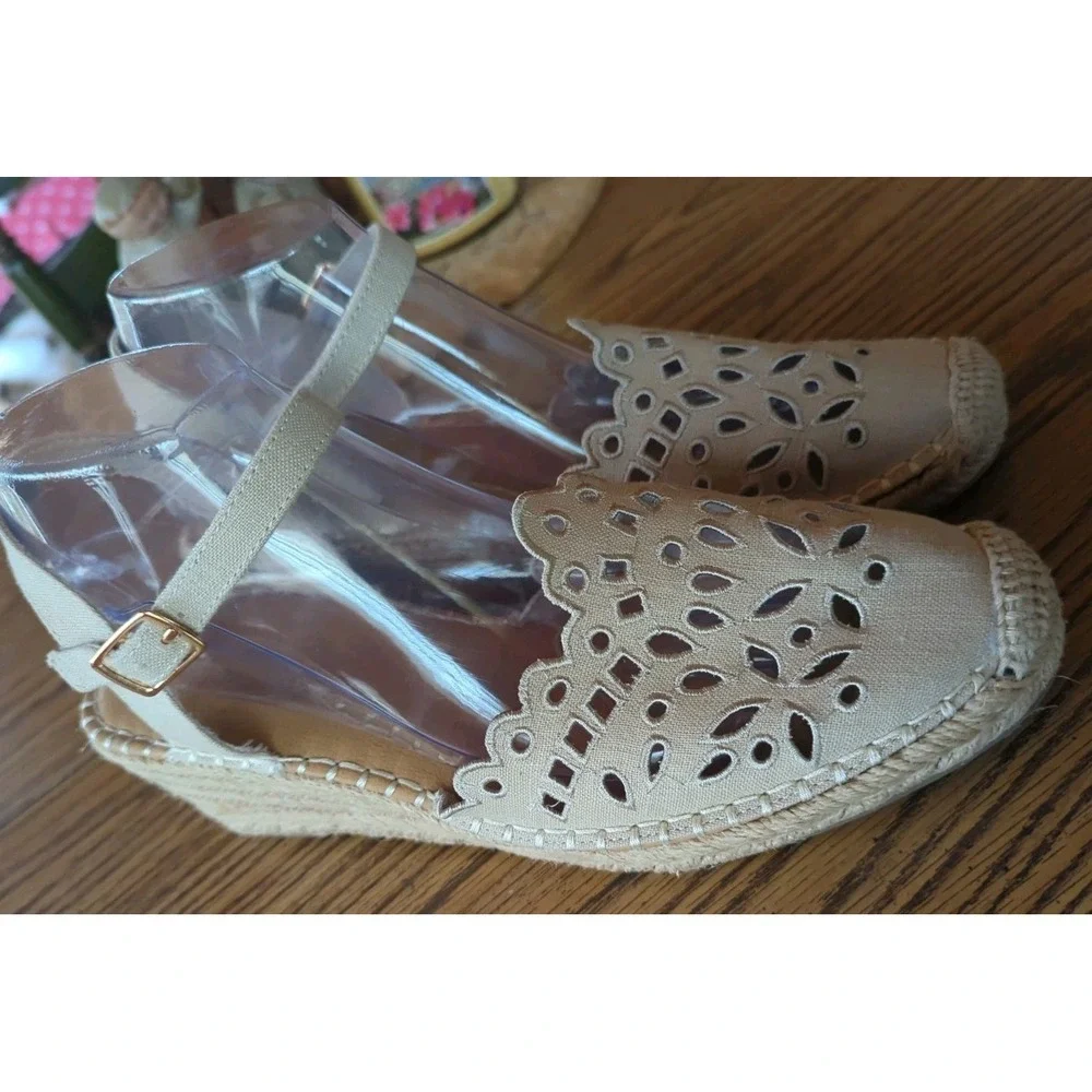 Tommy Bahama Daphne Wedge Espadrille Womens 8.5 Beige Eyelet Scalloped‎ Strap